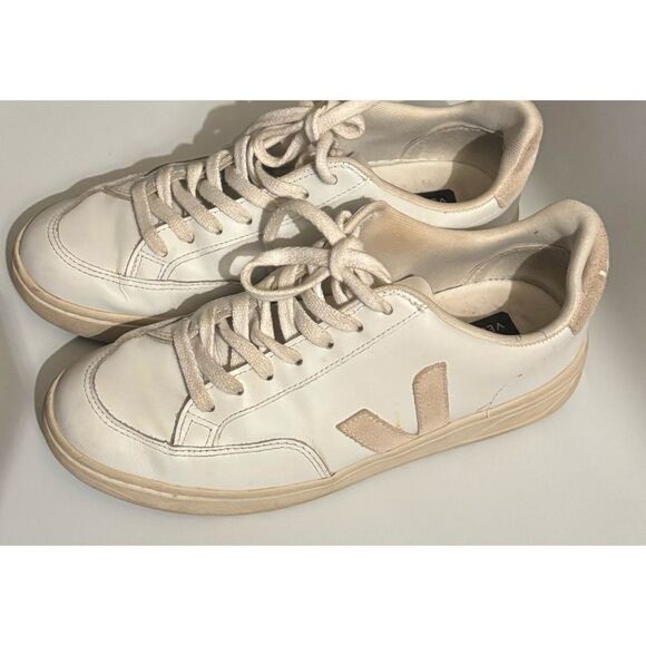 VEJA
V12 Mixed Leather Court Sneakers in Extra White / Sable Size 8 - Picture 5 of 11